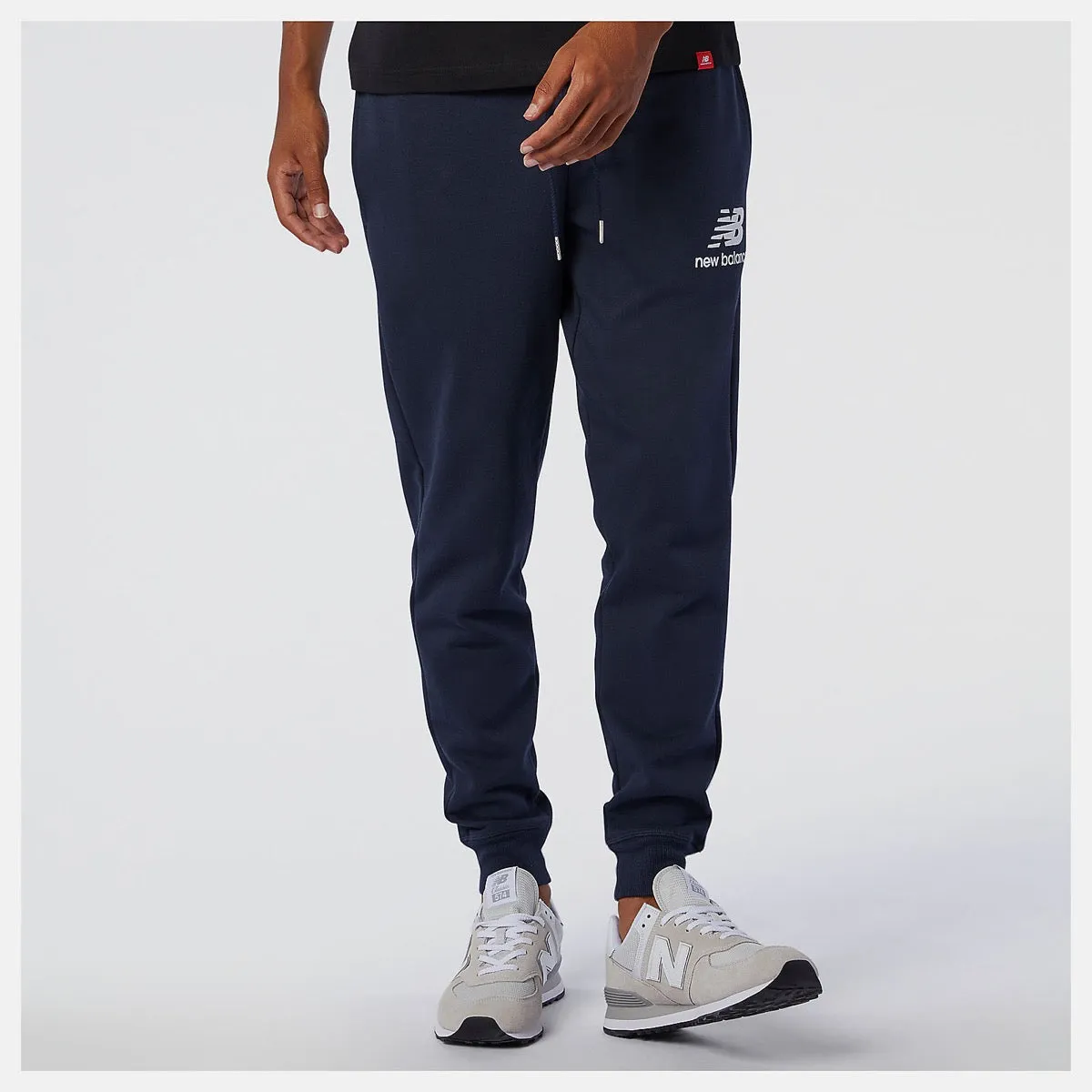 Pantalone Uomo NEW BALANCE linea Essentials Stacked Logo SweatPants colore Eclipse