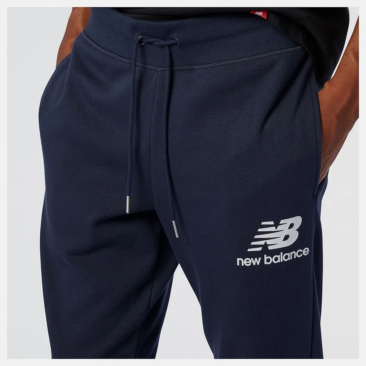 Pantalone Uomo NEW BALANCE linea Essentials Stacked Logo SweatPants colore Eclipse